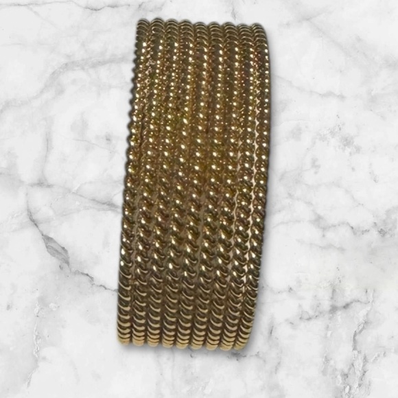 💟💎Vintage Avon Gold Tone Cuff Bracelet - Picture 2 of 11